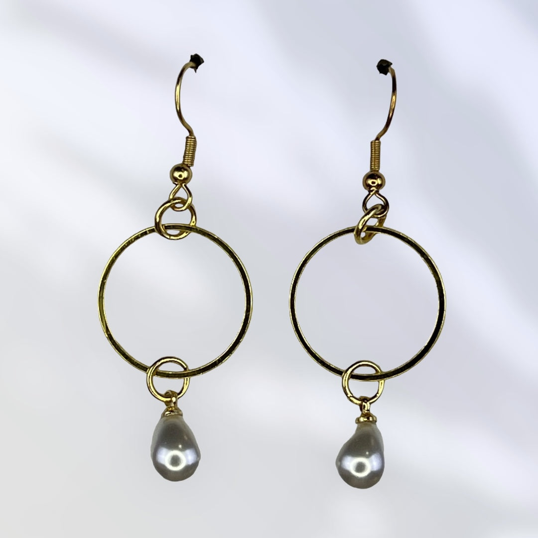 Small gold rings with Peals - handmade earrings