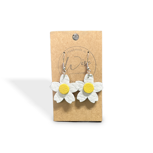 June blossoms leather earrings(white with yellow)